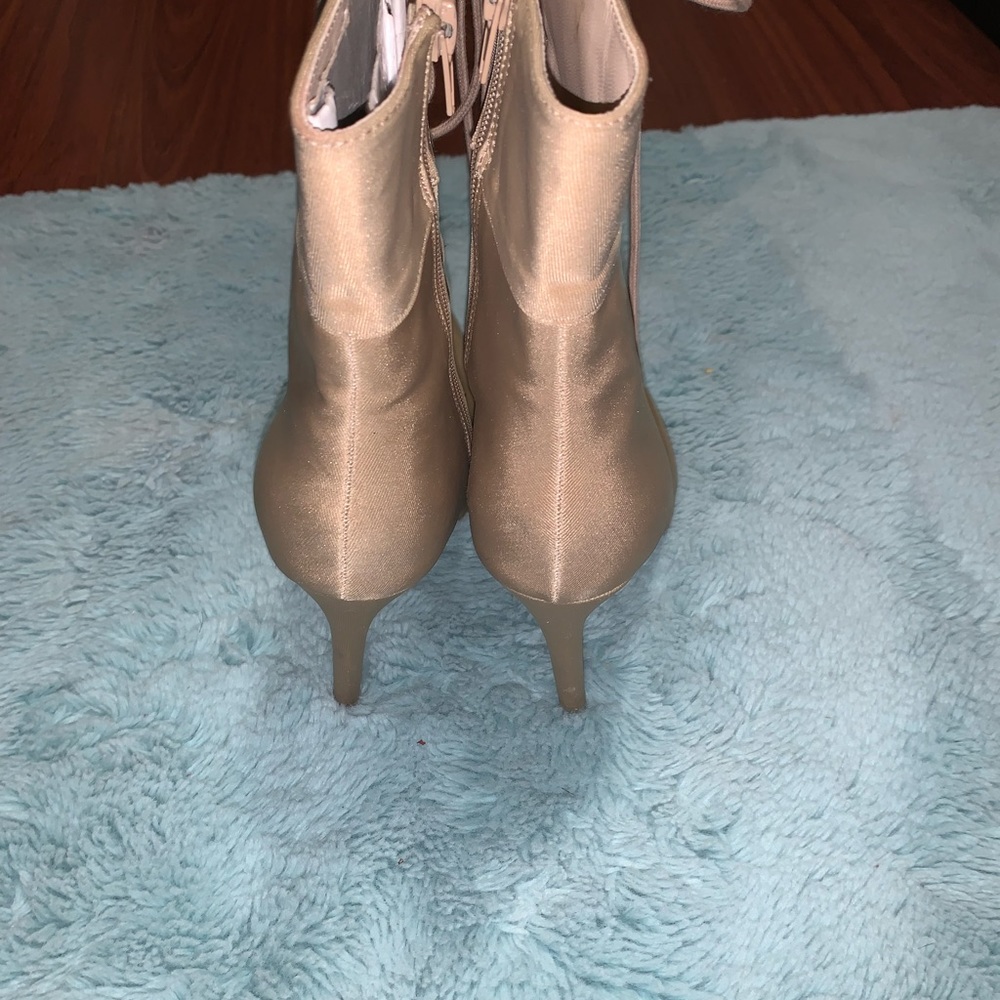 Olivia ferguson beige lace up boots ankle booties with heel size 10